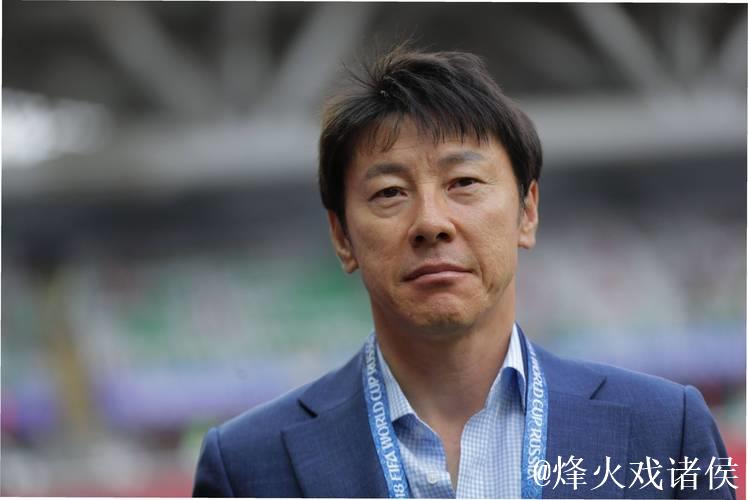 韩前主帅申台龙微笑掌掴球员被控多年施暴